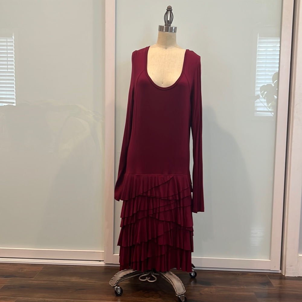 Extremely comfortable Karen Kane dress with ruffle skirt